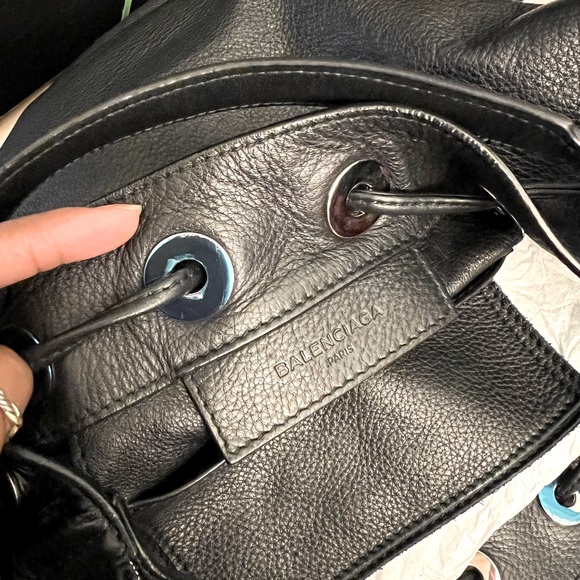 BALENCIAGA bucket papier bag. …… - Picture 5 of 17